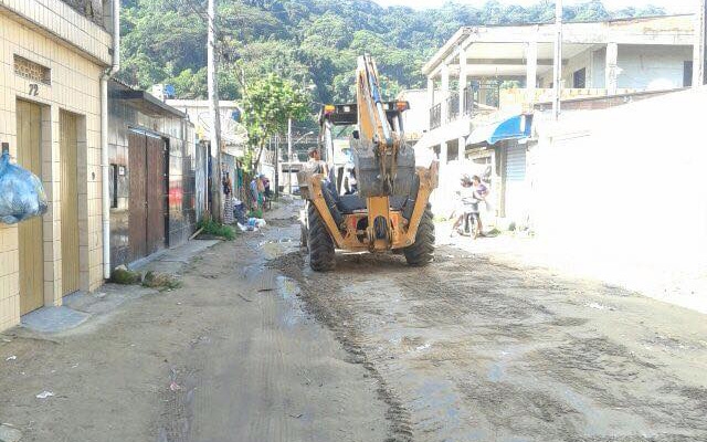 Prefeitura de Guarujá intensifica serviços de zeladoria e tapa-buraco