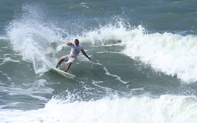 Surfista quer comemorar em Guarujá o título de campeonato | Jornal da Orla