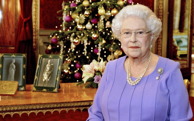 Elizabeth II é a rainha a ocupar por mais tempo o trono britânico