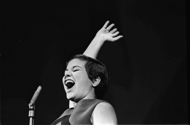 Homenagem a Elis Regina é destaque no Coliseu