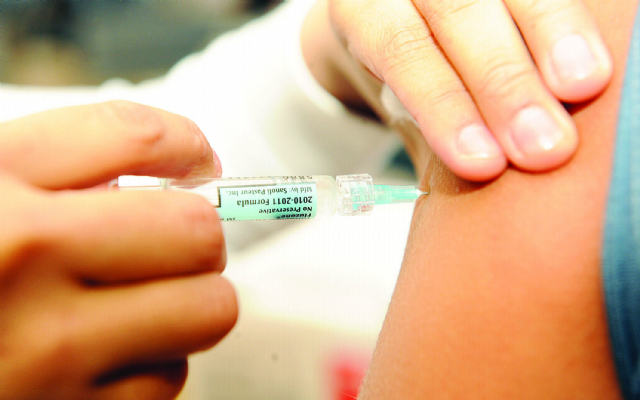 Vacina contra o HPV será oferecida aos meninos em 2017