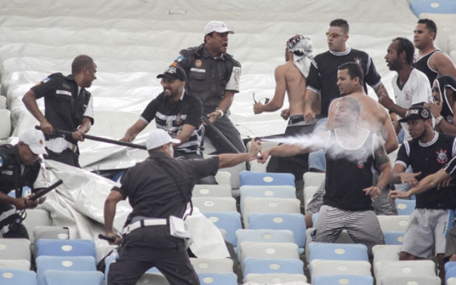 Violência nos estádios e erros escandalosos de arbitragem: a dança do caranguejo no futebol brasileiro | Jornal da Orla