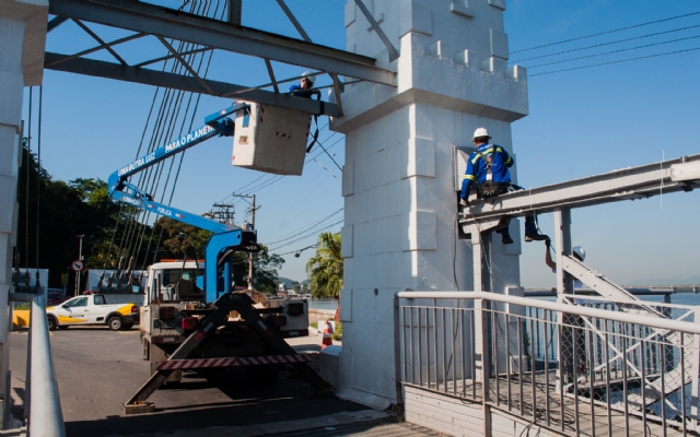 Parte da nova iluminação da Ponte Pênsil já está pronta | Jornal da Orla