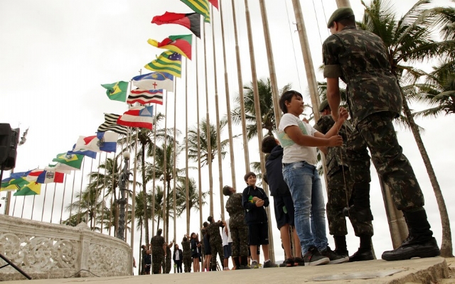 Ato cívico homenageia o Dia da Bandeira