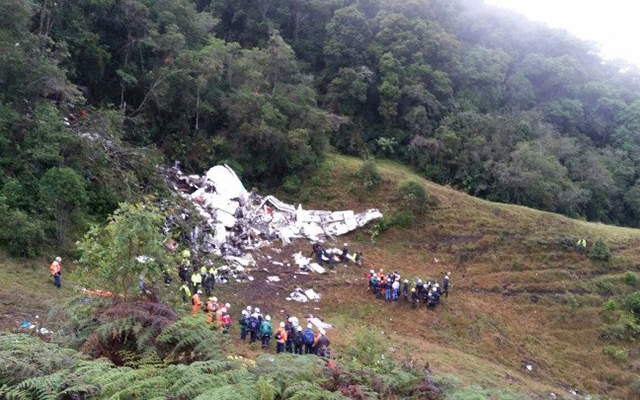 Avião estava a cinco minutos de realizar o pouso na hora da queda