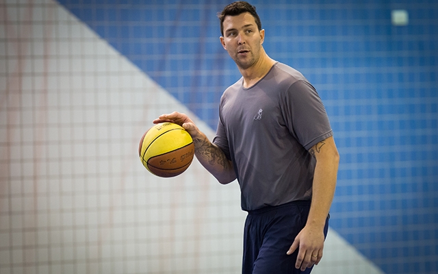 Ex-jogadores de basquete se encontram em prol de Projetos Sociais
