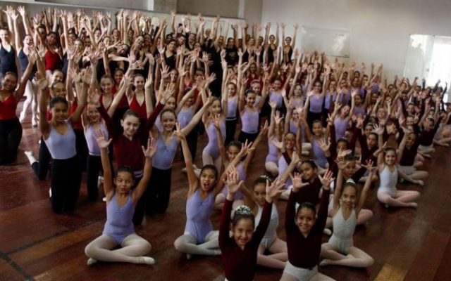 Escola Livre de Dança encerra o ano com espetáculo no Teatro Municipal | Jornal da Orla