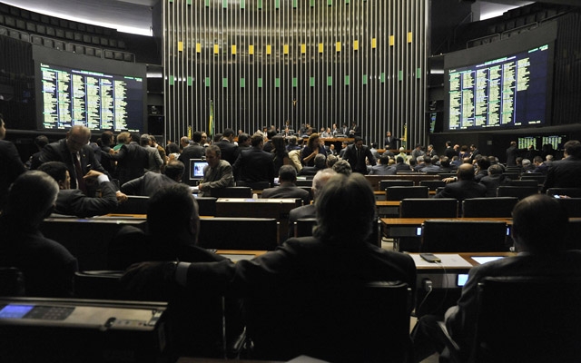 Deputados escancaram a porta para a bandalheira