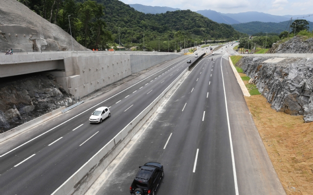 Rodovia Padre Manoel da Nóbrega tem faixa adicional liberada