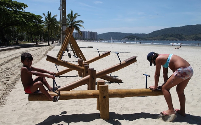 Playgrounds da orla são opção de lazer nas férias escolares