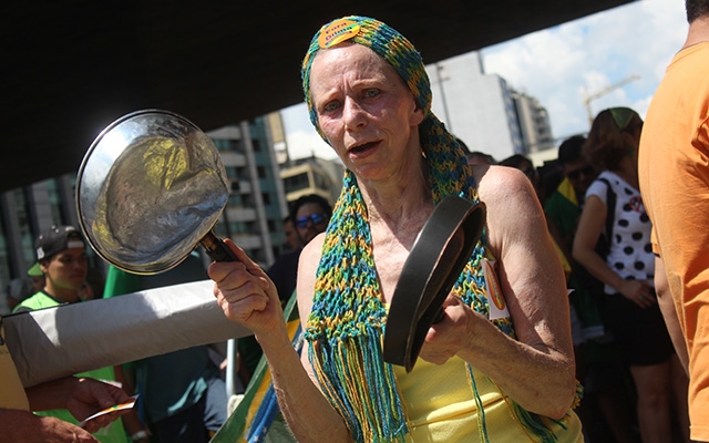 As panelas vão às ruas?