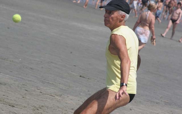 Confira os horários permitidos para a prática de esportes nas praias de Santos
