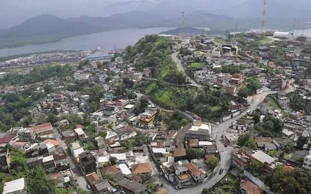 Defesa Civil orienta moradores de áreas de risco nos morros do Pacheco e São Bento