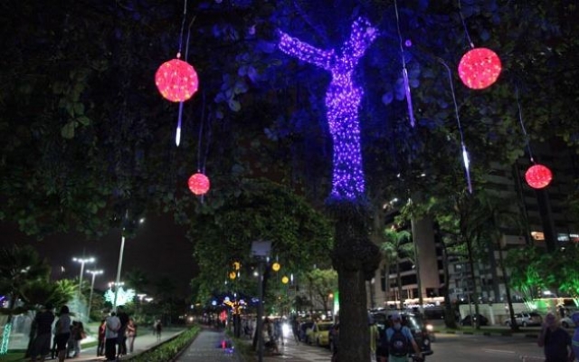 Iluminação de Natal em Santos será instalada na próxima semana | Jornal da Orla