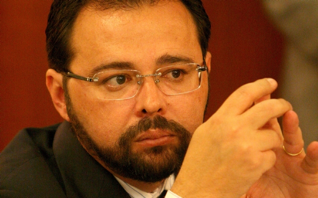 Corpo do ex-prefeito de São Vicente, Tércio Garcia, será sepultado às 15h | Jornal da Orla