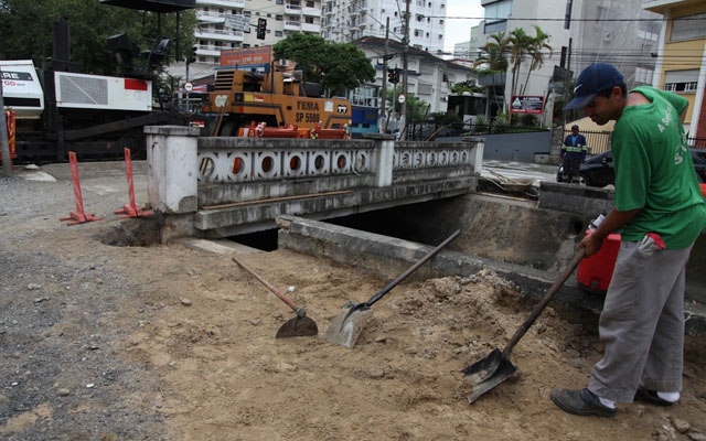 Obras interditam avenida Siqueira Campos