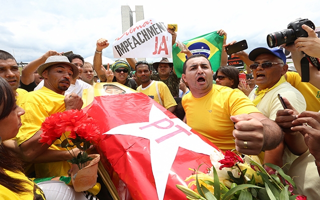 Protestos podem selar o fim do governo Dilma