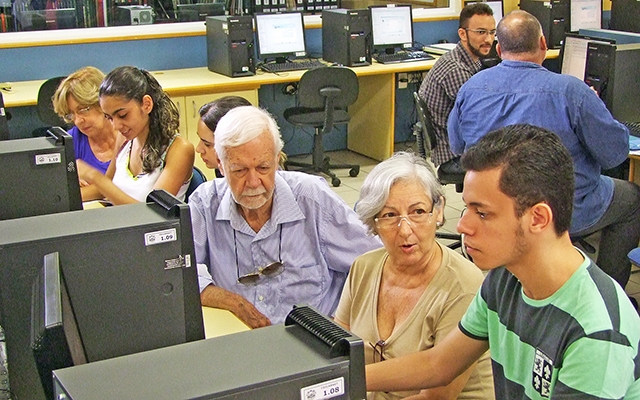 Alunos de Ciências Contábeis realizam gratuitamente a Declaração de IR 2016