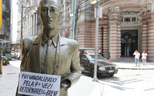 Monumentos públicos são alvos de vandalismo