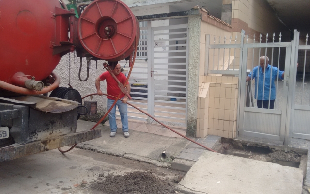 Força-tarefa retira 1,5 milhão de litros de material em galerias de São Vicente