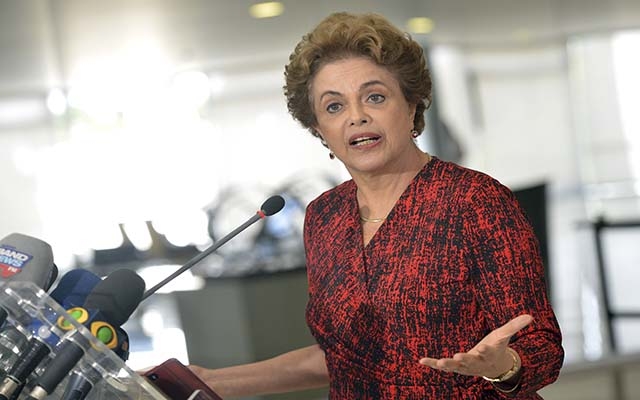 PMDB abandona o barco e governo Dilma agoniza | Jornal da Orla