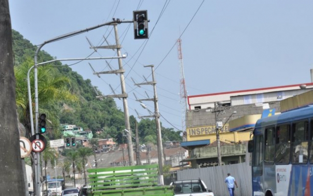 Semáforos inteligentes já funcionam na entrada da Cidade