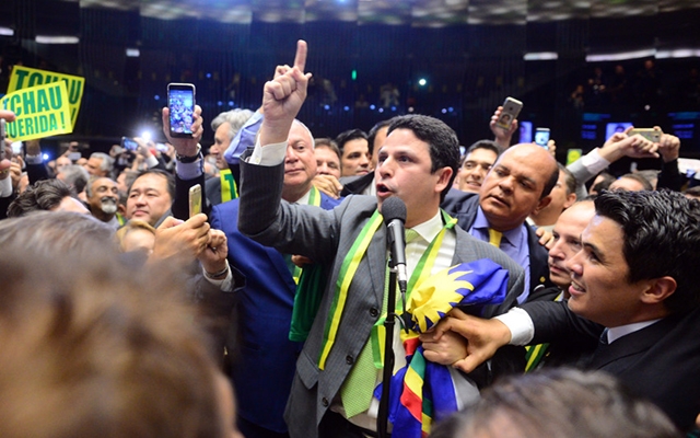 Cientistas políticos criticam argumentos de deputados em votação do impeachment