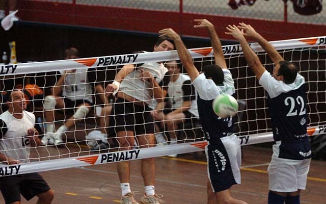 Brasileiro Master reúne ídolos do vôlei