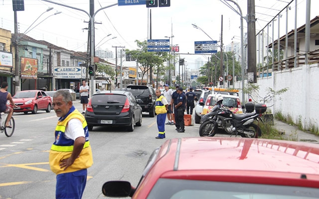 Procon Guarujá notifica Dersa por mais de duas horas de fila para travessia