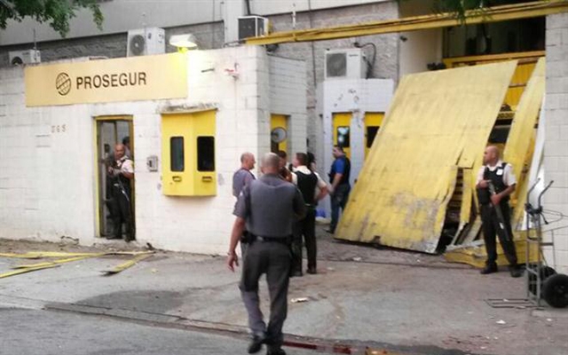 Assalto em transportadora de Santos deixa mortos e feridos