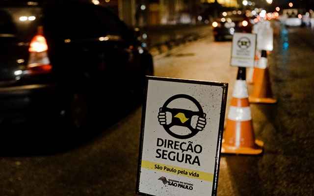 Blitz do Detran autua 21 motoristas em Mongaguá no fim de semana