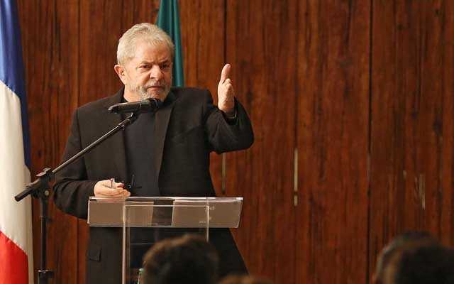 Lula vai às compras