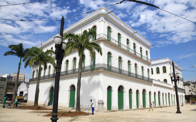 Santos FC e Prefeitura assinam termo para gestão do Museu Pelé