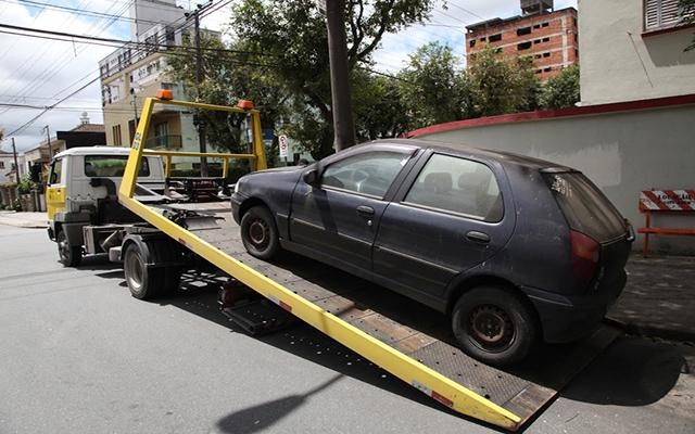 Operação da CET vai remover veículos abandonados na Alemoa
