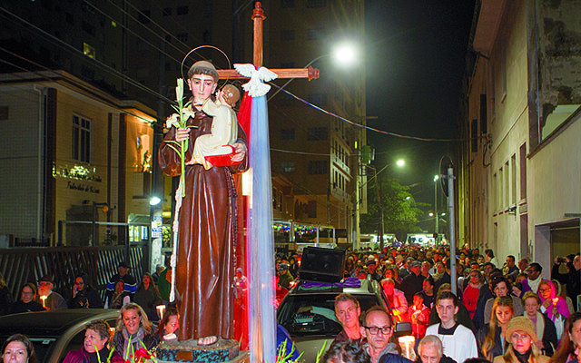 Católicos celebram Santo Antônio