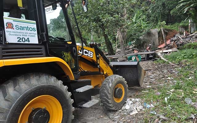Prefeitura realiza ação de desmonte no Morro Pacheco
