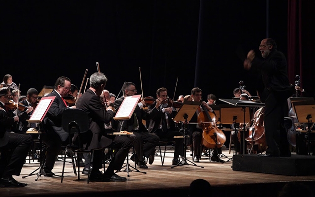 Sinfônica de Santos encerra o mês com concerto no Teatro Coliseu