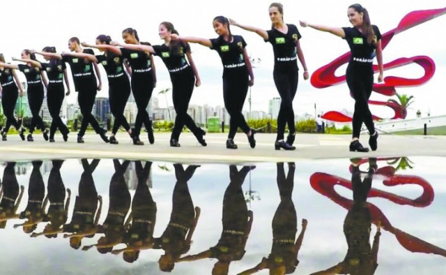 Espetáculo reúne grupos de dança no Teatro Municipal