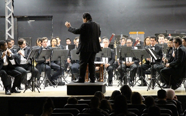 Praça Princesa Isabel vira palco para apresentações da Sinfônica e Banda Marcial