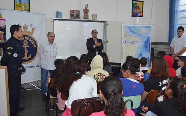 Marinha apresenta Operação Cisne Branco para estudantes | Jornal da Orla