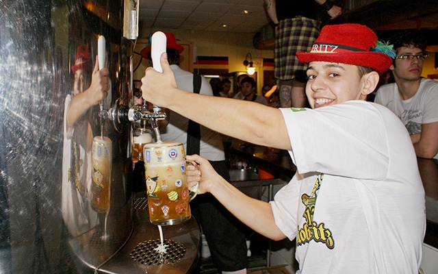 Cervejaria alemã realiza Oktoberfest em Santos | Jornal da Orla