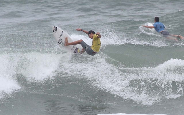 Luan Hanada é o supercampeão no Rip Curl Guarujaense de Surf 2016 | Jornal da Orla