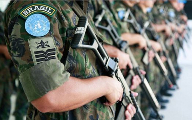 Lei transfere para Justiça Militar julgamento de crimes contra civis