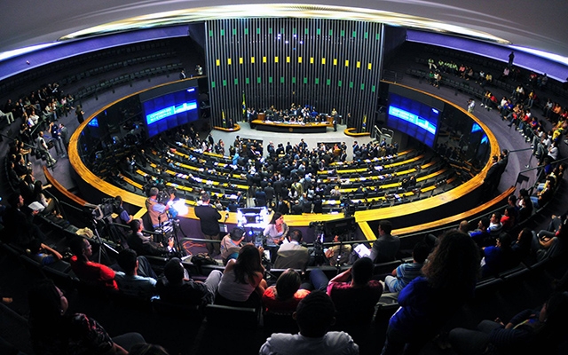 Plenário da Câmara vota denúncia contra Temer e ministros | Jornal da Orla
