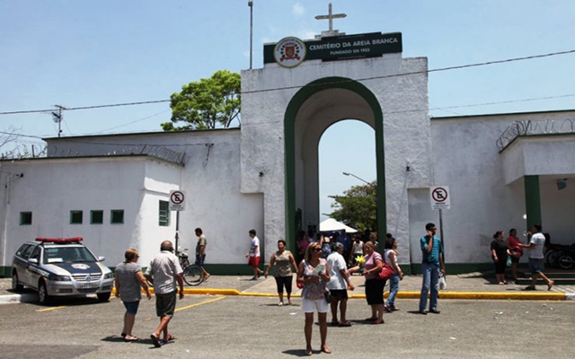 Cemitérios de Santos são preparados para o Dia de Finados