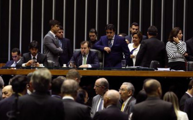 Câmara aprova urgência para votação de PL que cria fundo eleitoral de campanha