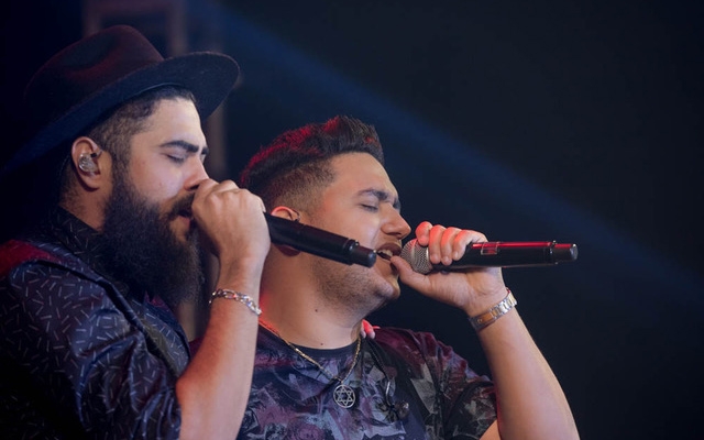 Henrique e Juliano se apresentam em Guarujá
