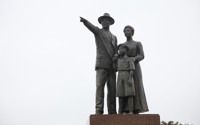Monumento aos Imigrantes Japoneses recebe limpeza em ação voluntária
