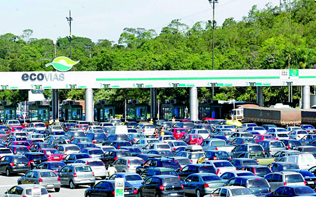 Baixada deve receber mais de 300 mil veículos no feriado