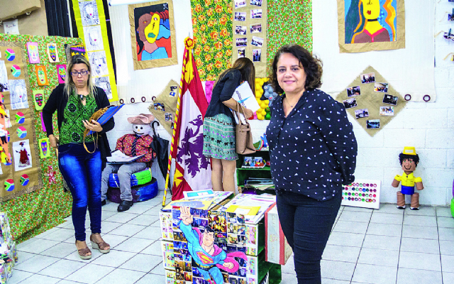 Alunos da periferia de São Vicente lançam livros